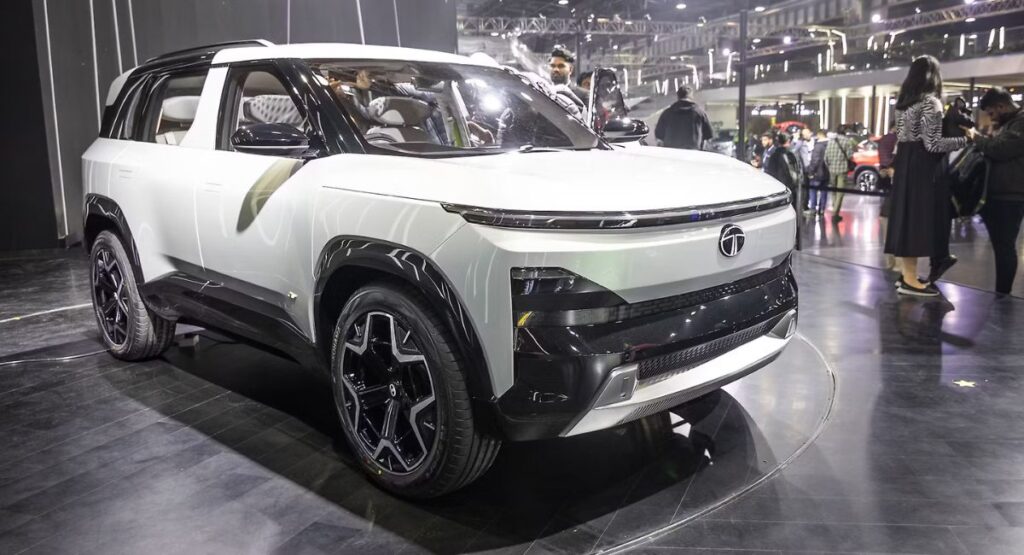 Tata Sierra New Electric SUV Launch 2026: भारत में पहली बार टाटा मोटर्स की इलेक्ट्रिक कार (EV) होने जा रही है लॉन्च 