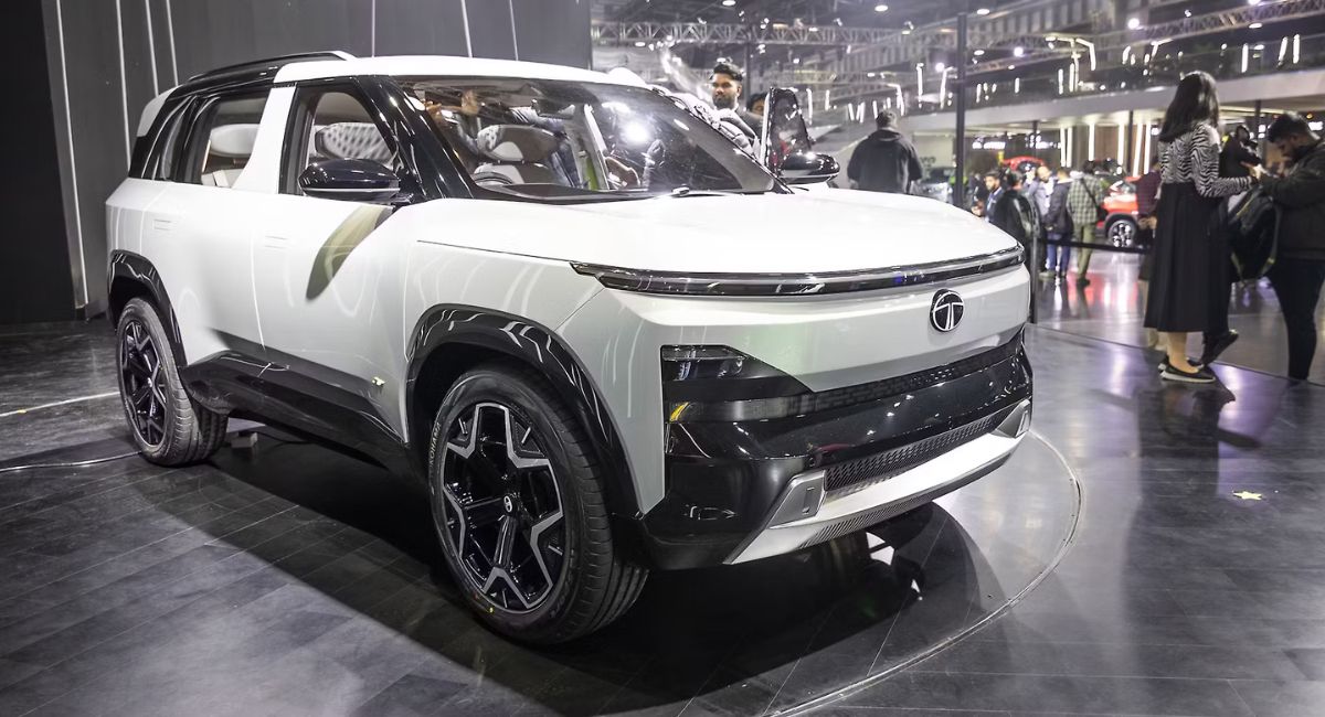 Tata Sierra New Electric SUV Launch 2026: भारत में पहली बार टाटा मोटर्स की इलेक्ट्रिक कार (EV) होने जा रही है लॉन्च